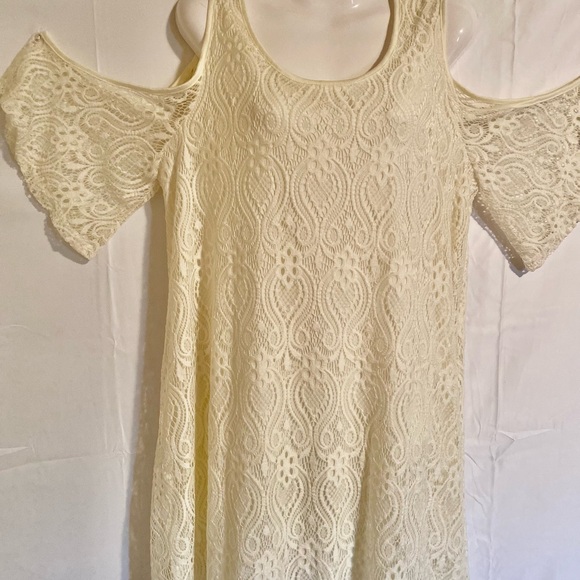 Cold Shoulder Blouse - Picture 4 of 9